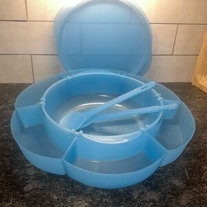 Salad bowl with lid, serving utensils and side hanging bowls. New without tag